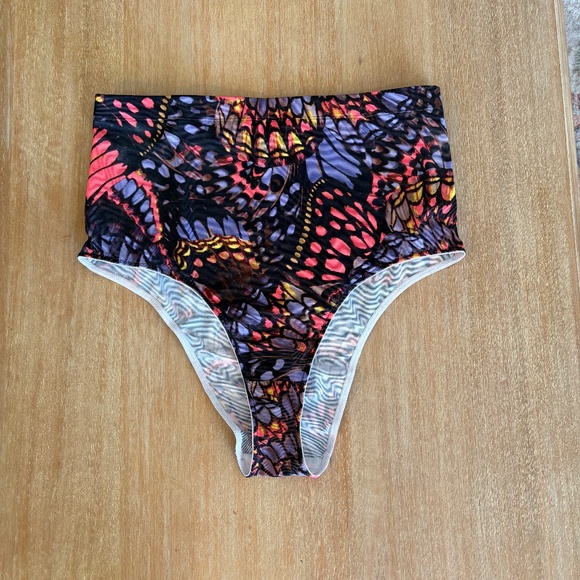 Fabletics/Yitty Mesh Me Smoothing High-waist Brief - Picture 2 of 7